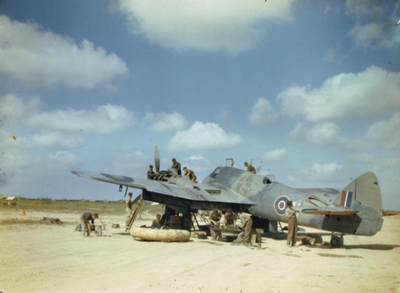 Beaufighter serviced in tnorth w african desert 1